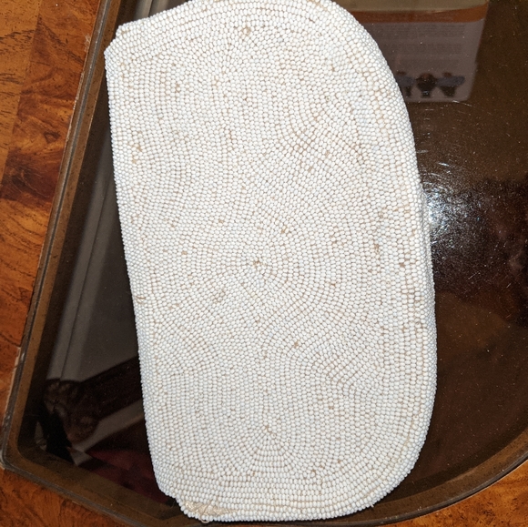 Hand held purse. All white beads 1940's era. - Picture 2 of 3